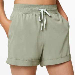 Lululemon Spring Breakaway Shorts Sz 4 Sage Green